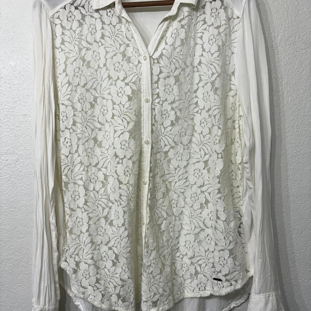 Hollister White lace blouse with white lining, button-up